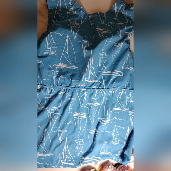 🆕 D & Co.  Blue and white swim top - Picture 8 of 9